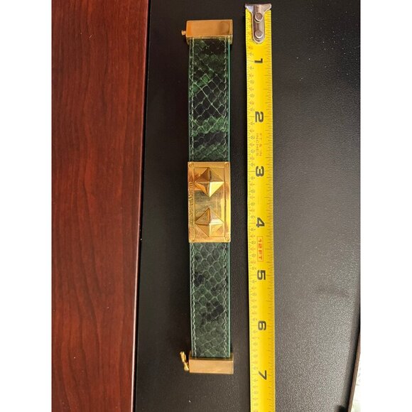 VINCE CAMUTO Green Snake Skin Bracelet with Gold Accents 7" - Picture 7 of 7